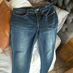 LIKE NEW Lucky Brand Skinny Jeans